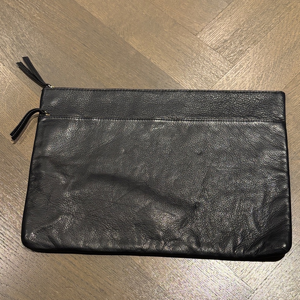 ECTU Black calfskin Leather case